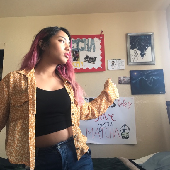 🌻Cropped Translucent Collared Blouse🌻 - Picture 2 of 3